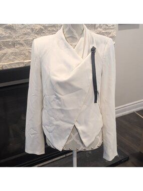 Pink Violet Brand cropped White blazer